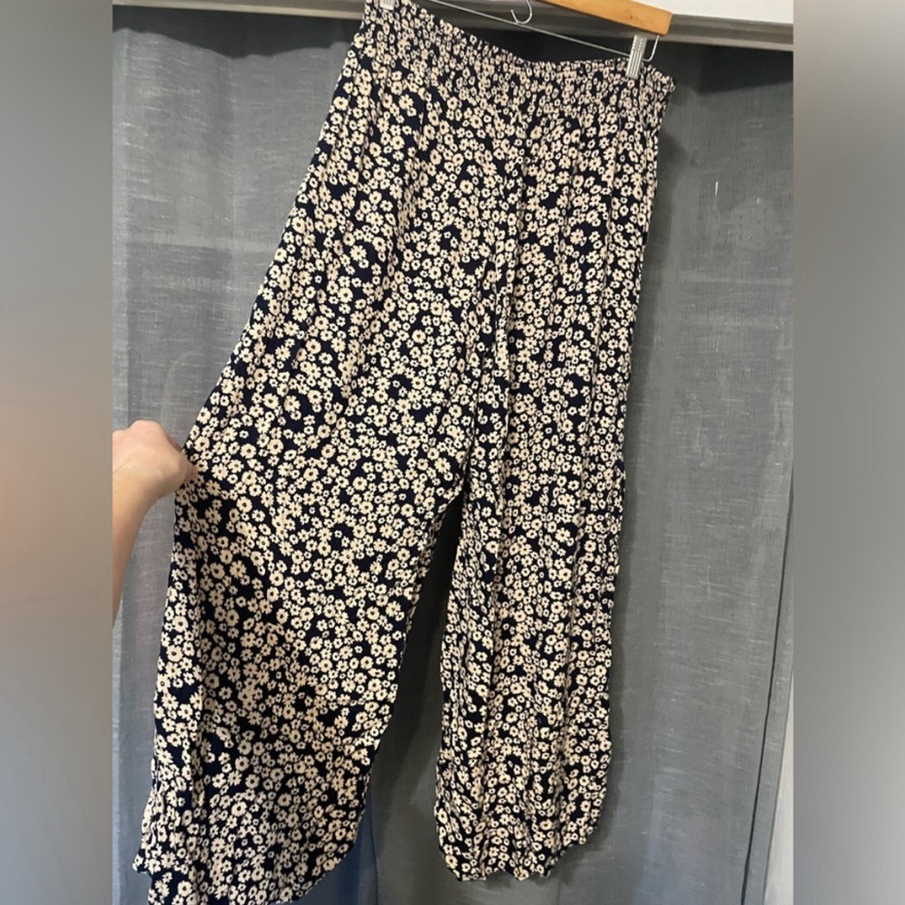 Maurice size L navy with cream flowers wide leg high rise pant with pockets